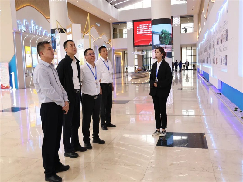 中國(guó)企業(yè)聯(lián)合會(huì)、中國(guó)企業(yè)家協(xié)會(huì)企業(yè)文化工作委員會(huì)秘書長(zhǎng)王建軍到中能公司調(diào)研指導(dǎo)工作（2）.jpg