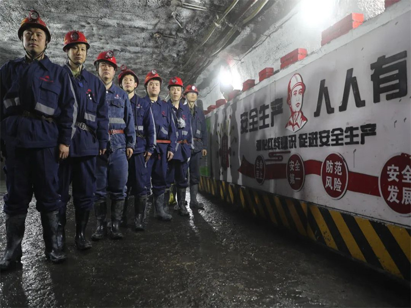 涌鑫安山煤礦綜采隊(duì)：不忘初心跟黨走 奮楫揚(yáng)帆建新功（2）.jpg