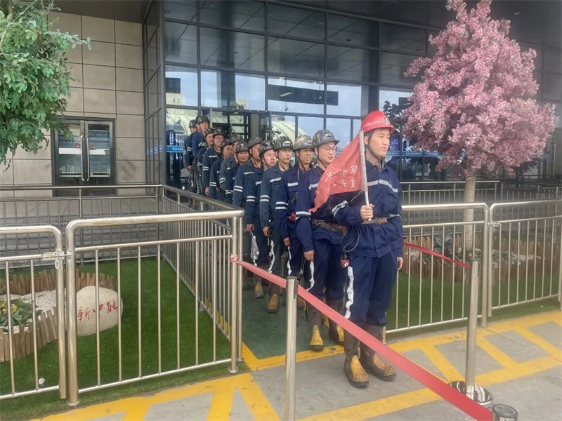 喜訊！中能袁大灘煤礦綜采一隊(duì)獲2023年陜西省能源化學(xué)地質(zhì)工會(huì)“工人先鋒號(hào)”榮譽(yù)稱號(hào)（4）.jpg
